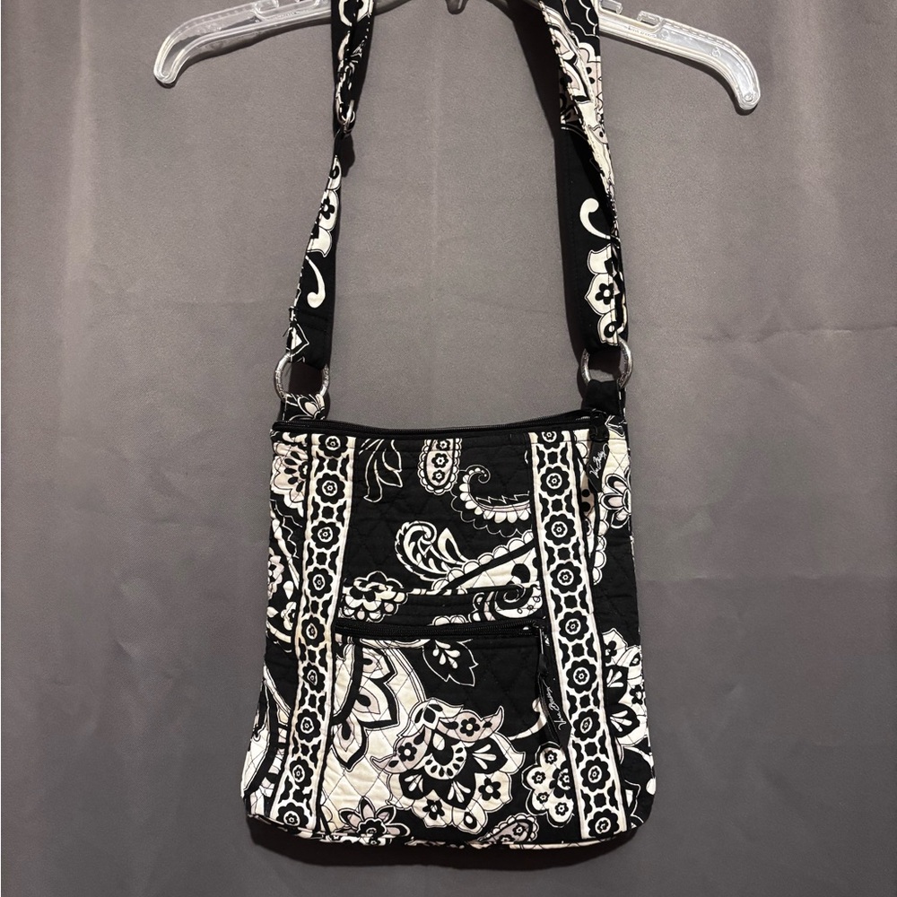 ✨3/$25 bundle- Vera Bradley black and white hipster Crossbody purse✨ - Picture 3 of 4